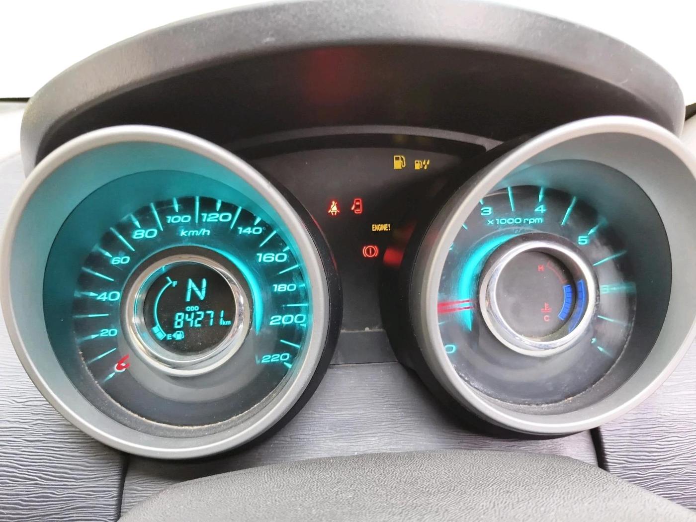 2017 Mahindra XUV500 W10 1.99, Diesel, Manual, 84,271 km, interior