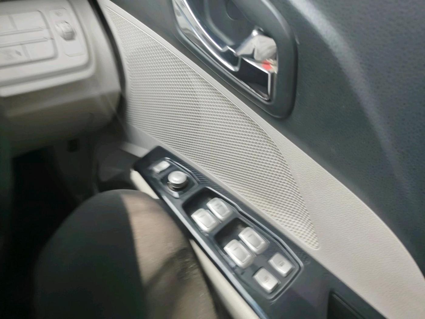 2022 Mahindra XUV300 W8 1.5 DIESEL, Diesel, Manual, 66,092 km, interior