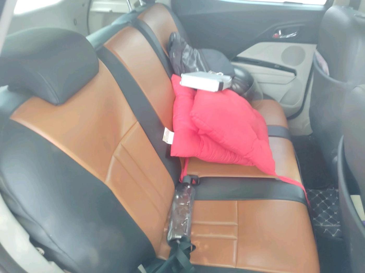2022 Mahindra XUV300 W8 1.5 DIESEL, Diesel, Manual, 66,092 km, interior