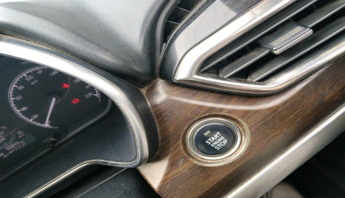 2019 Tata Harrier XT 2.0L KRYOTEC, Diesel, Manual, 96,844 km, interior