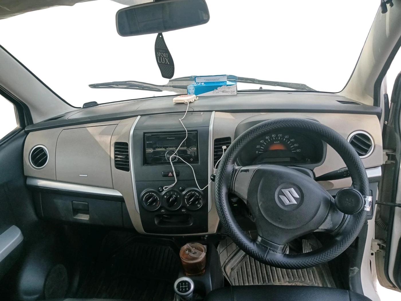 2016 Maruti Wagon R 1.0 LXI CNG, CNG, Manual, 66,269 km, interior
