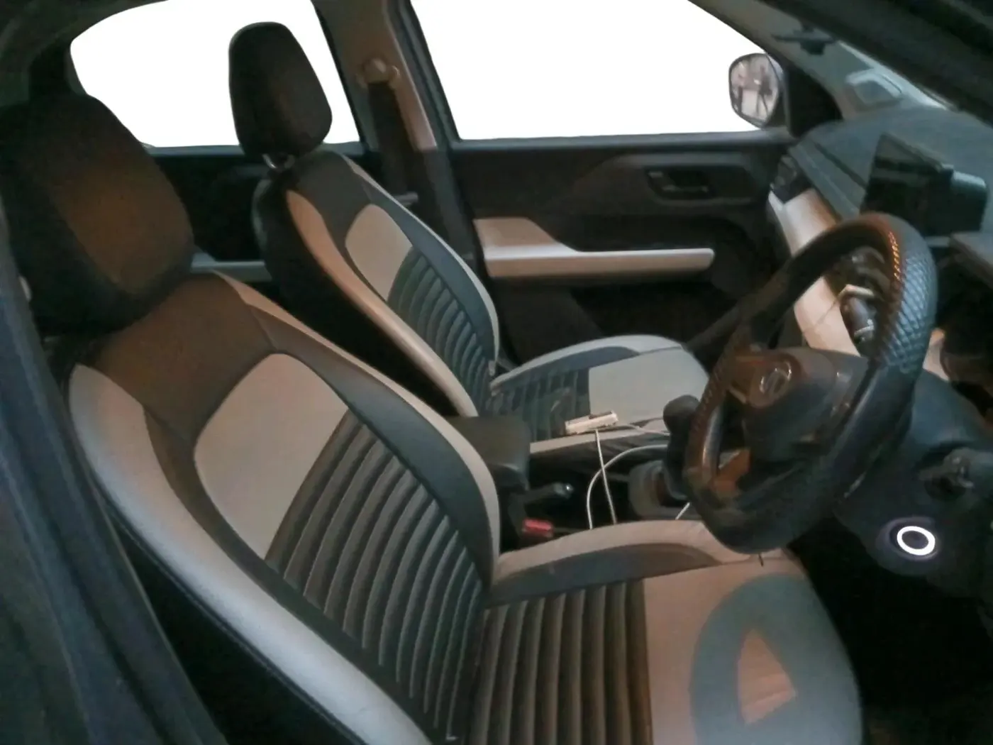 2023 Tata PUNCH PURE MT, Petrol, Manual, 29,813 km, interior