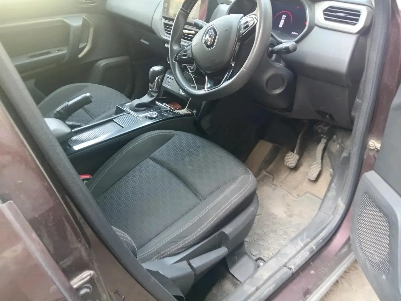 2022 Renault Kiger RXZ AMT, Petrol, Automatic, 27,245 km, interior