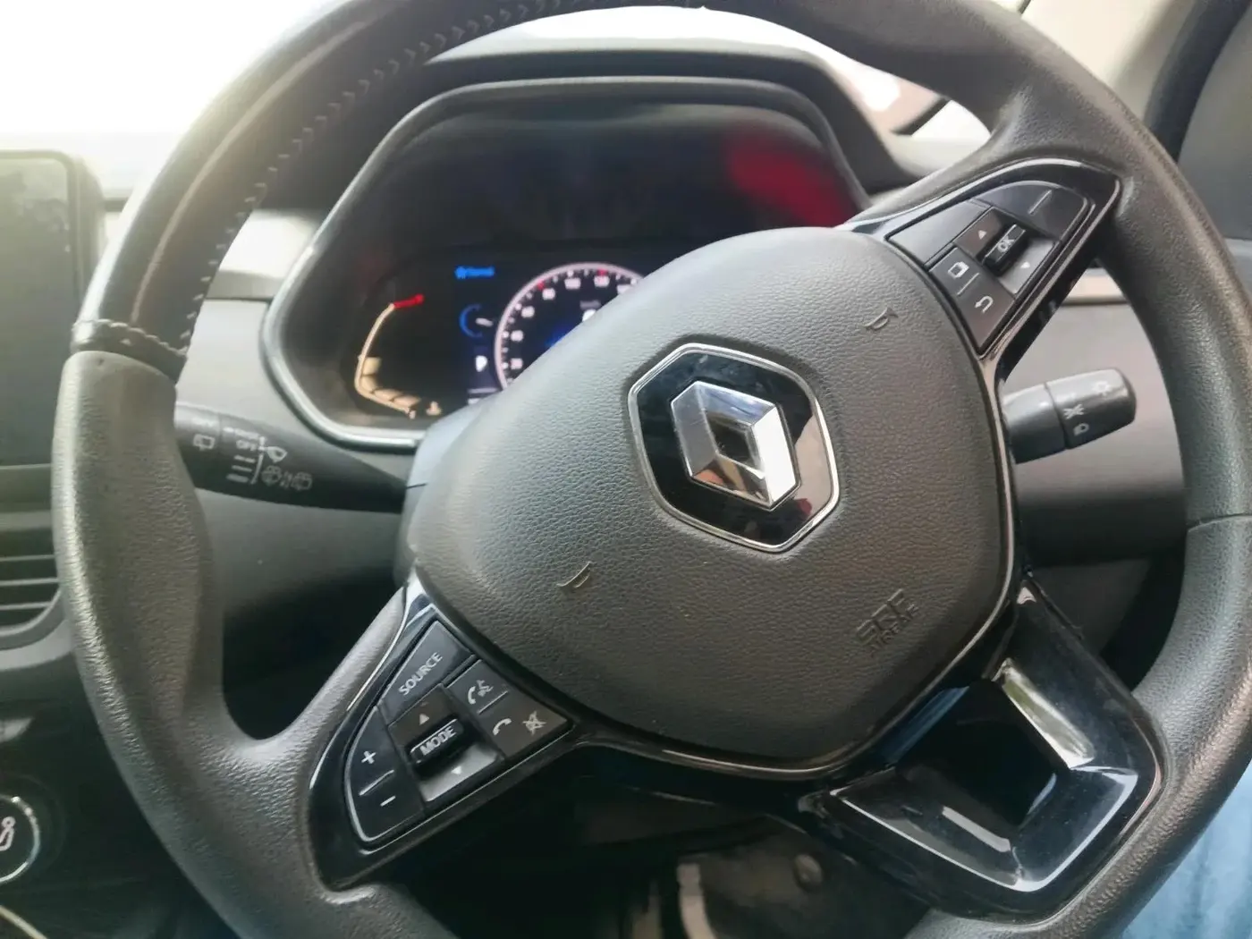 2022 Renault Kiger RXZ AMT, Petrol, Automatic, 27,245 km, interior