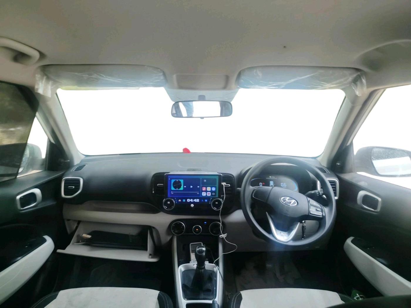 2024 Hyundai VENUE E 1.2, Petrol, Manual, 17,331 km, interior