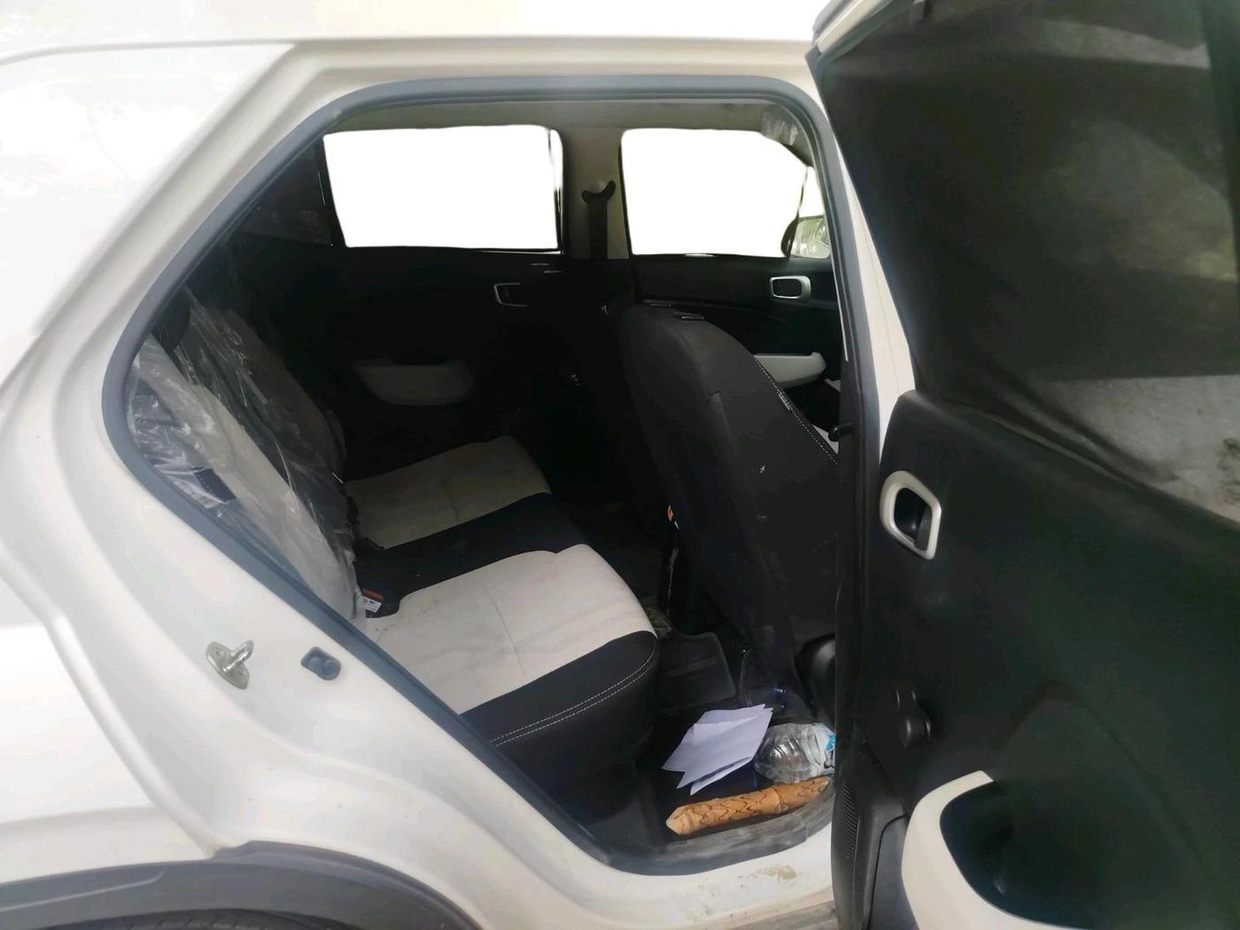 2024 Hyundai VENUE E 1.2, Petrol, Manual, 17,331 km, interior