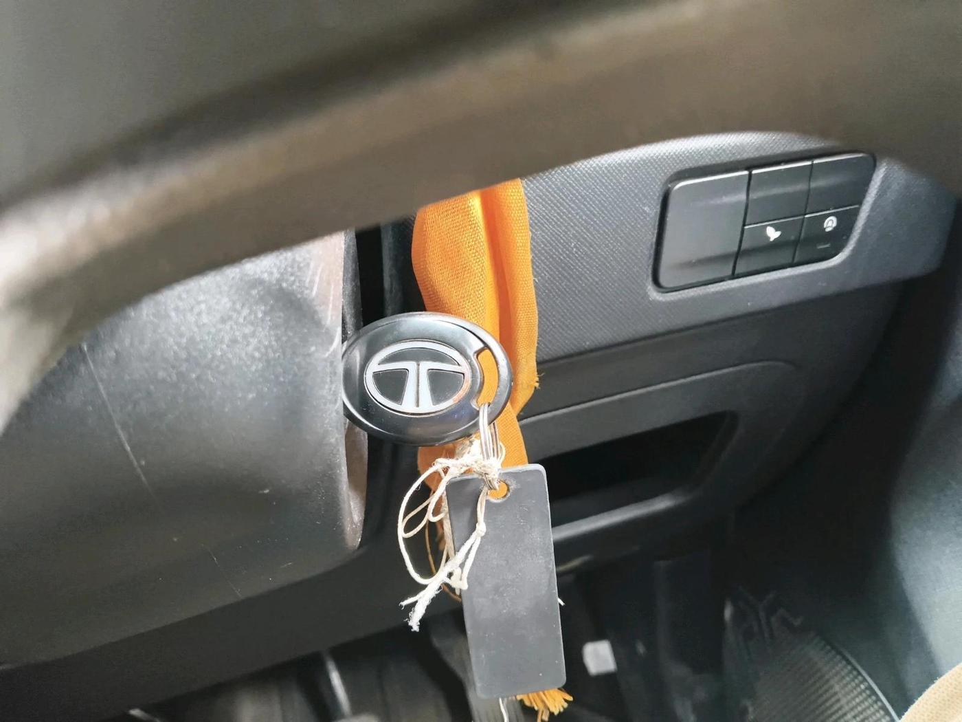 2023 Tata PUNCH PURE MT, Petrol, Manual, 37,395 km, interior