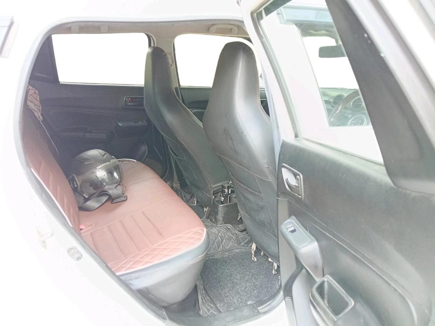 2020 Maruti Swift LXI, Petrol, Manual, 60,673 km, interior