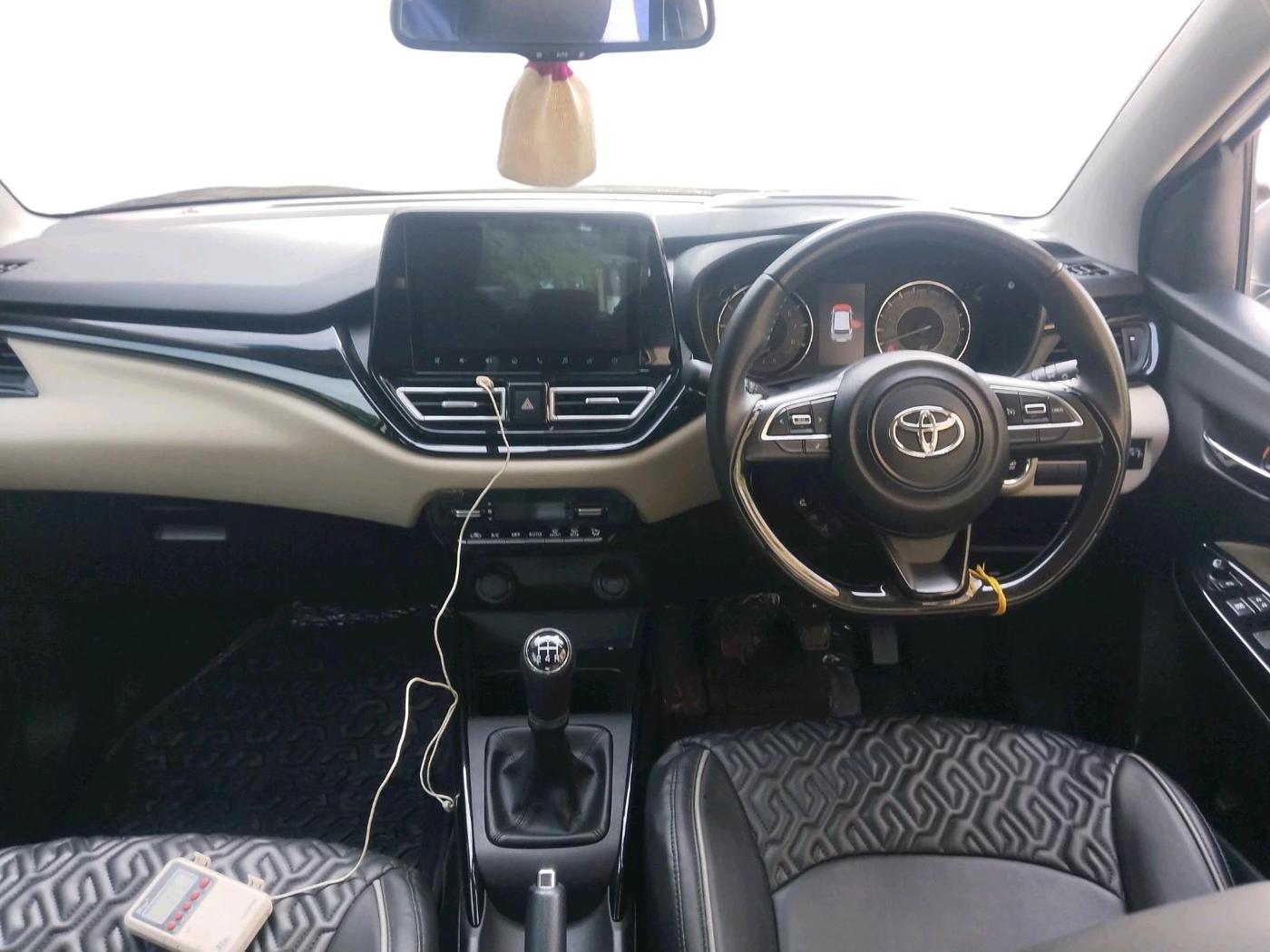 2025 Toyota Glanza V, Petrol, Manual, 9,480 km, interior