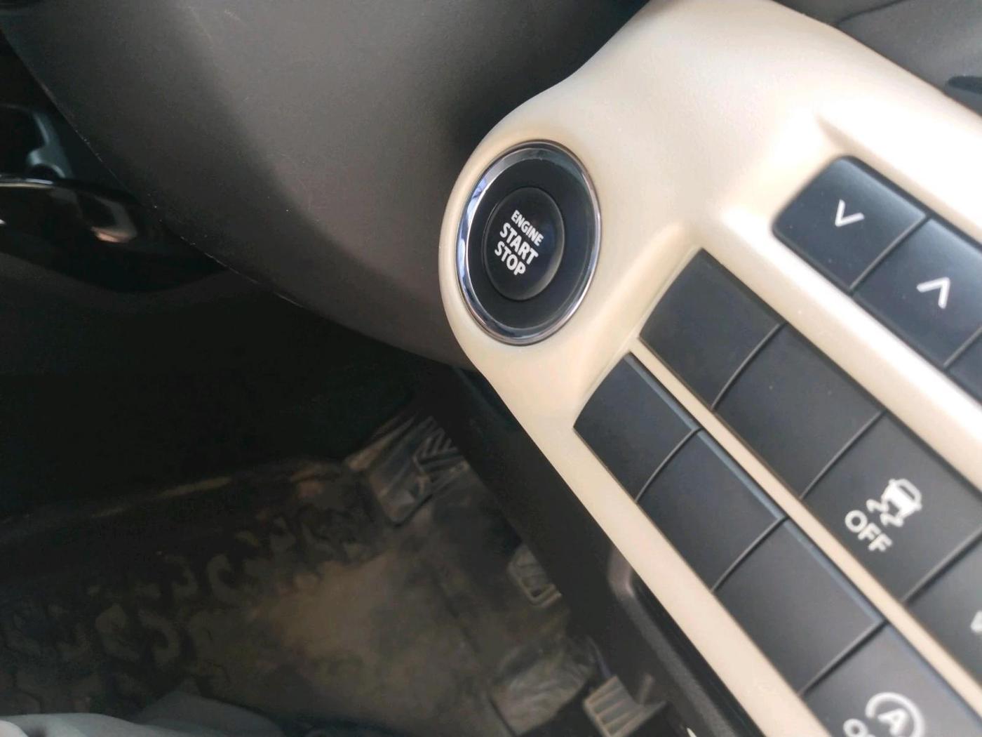 2025 Toyota Glanza V, Petrol, Manual, 9,480 km, interior