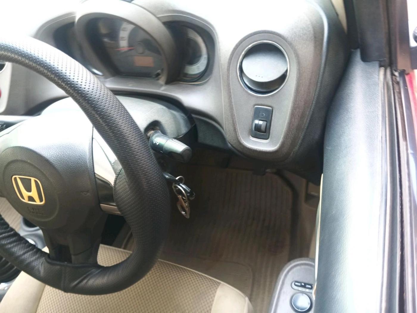 2012 Honda Brio V MT, Petrol, Manual, 92,596 km, interior