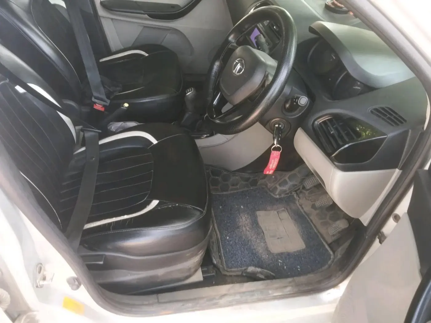 2018 Tata Tiago XT DIESEL, Diesel, Manual, 1,27,023 km, interior