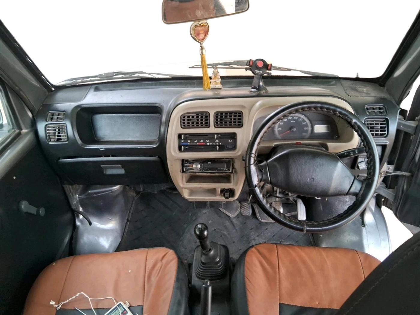 2017 Maruti Eeco 7 STR, CNG, Manual, 98,403 km, interior