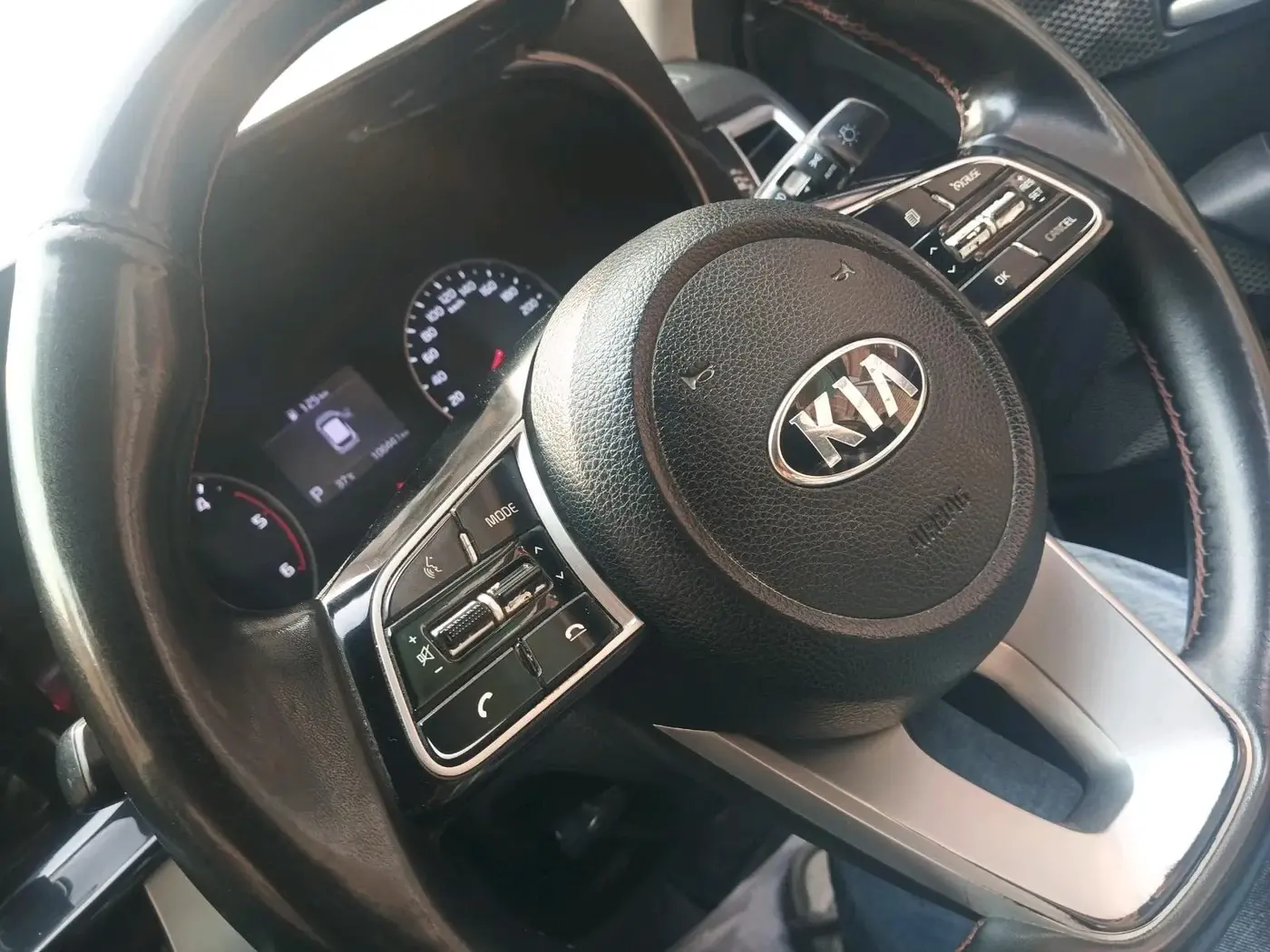 2020 KIA SELTOS HTK PLUS AT 1.5 DIESEL, Diesel, Automatic, 1,06,441 km, interior