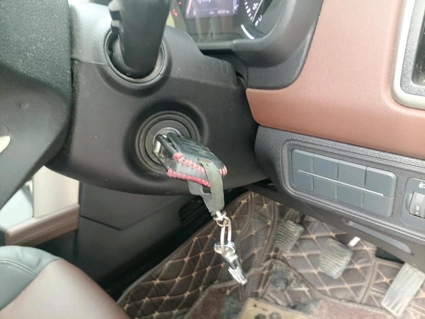 2022 Mahindra SCORPIO-N Z4 PETROL MT 7 STR, Petrol, Manual, 28,218 km, interior
