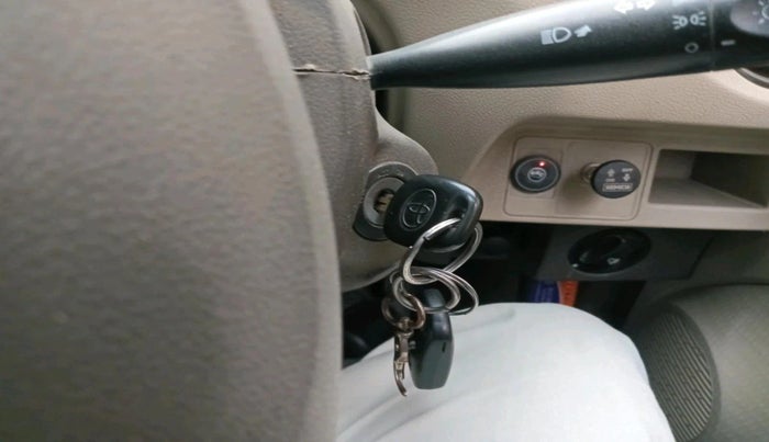 2016 Toyota Etios Liva G, CNG, Manual, 1,26,615 km, interior