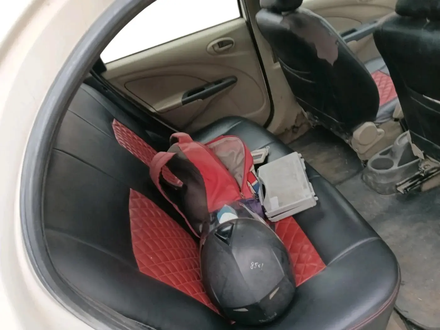 2016 Toyota Etios Liva G, CNG, Manual, 1,26,615 km, interior