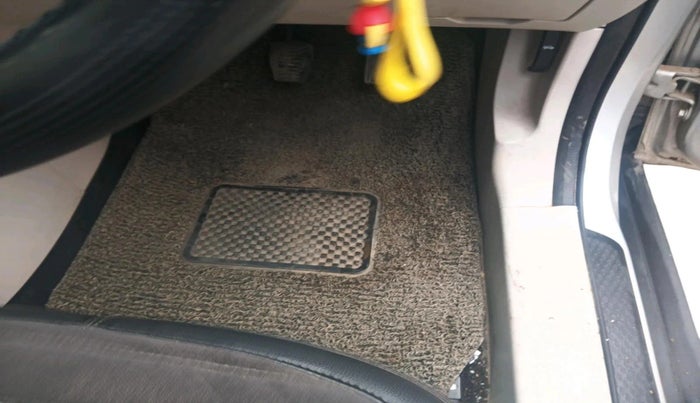 2019 Mahindra XUV300 W6 1.5 DIESEL, Diesel, Manual, 1,03,717 km, interior