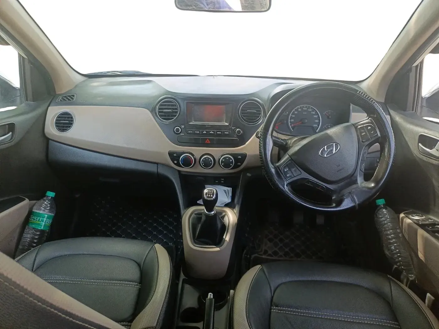 2017 Hyundai Grand i10 SPORTZ 1.2 KAPPA VTVT, Petrol, Manual, 1,20,735 km, interior