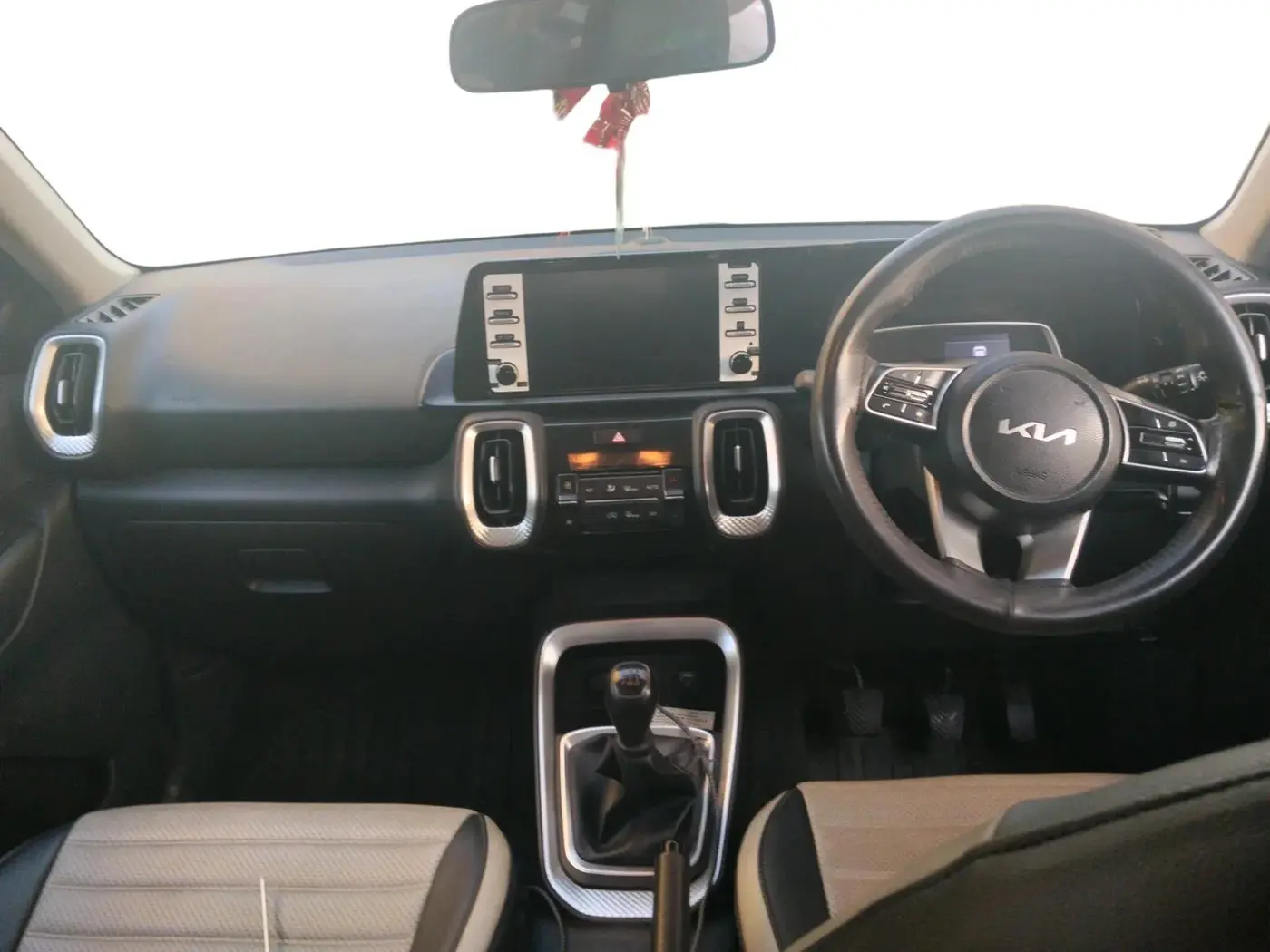 2022 KIA SONET HTK PLUS 1.2, Petrol, Manual, 29,044 km, interior
