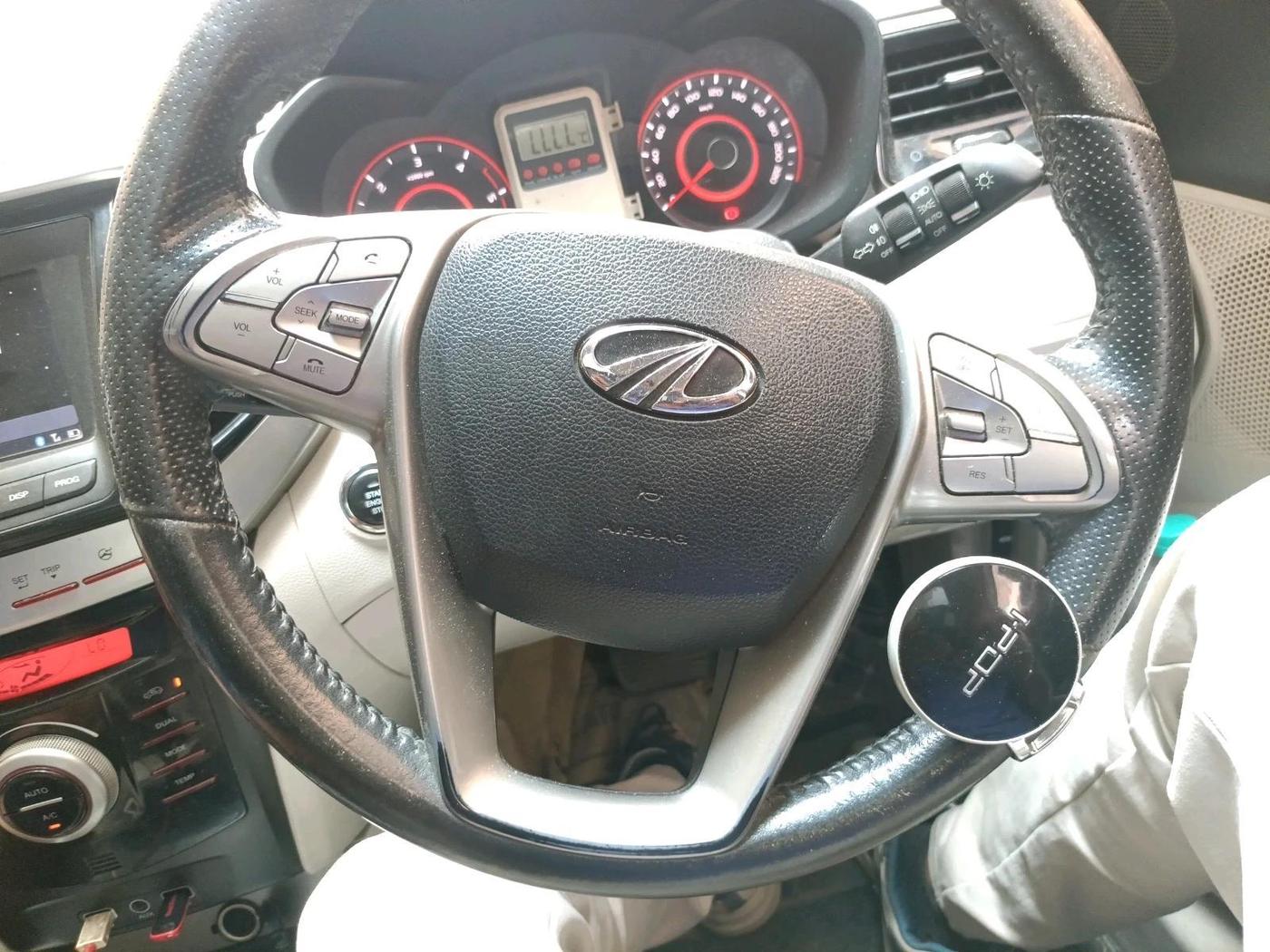 2020 Mahindra XUV300 W8 (O) 1.5 DIESEL AMT, Diesel, Automatic, 67,655 km, interior