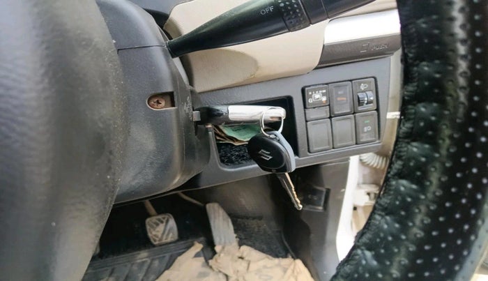 2016 Maruti Wagon R 1.0 VXI, CNG, Manual, 81,634 km, interior