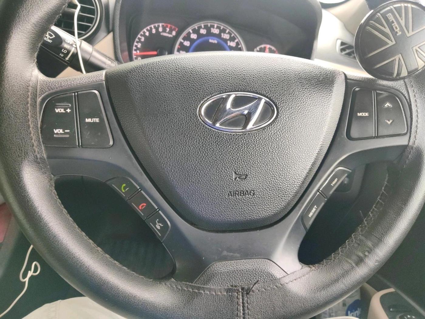 2017 Hyundai Grand i10 SPORTZ (O) AT 1.2 KAPPA VTVT, Petrol, Automatic, 48,082 km, interior