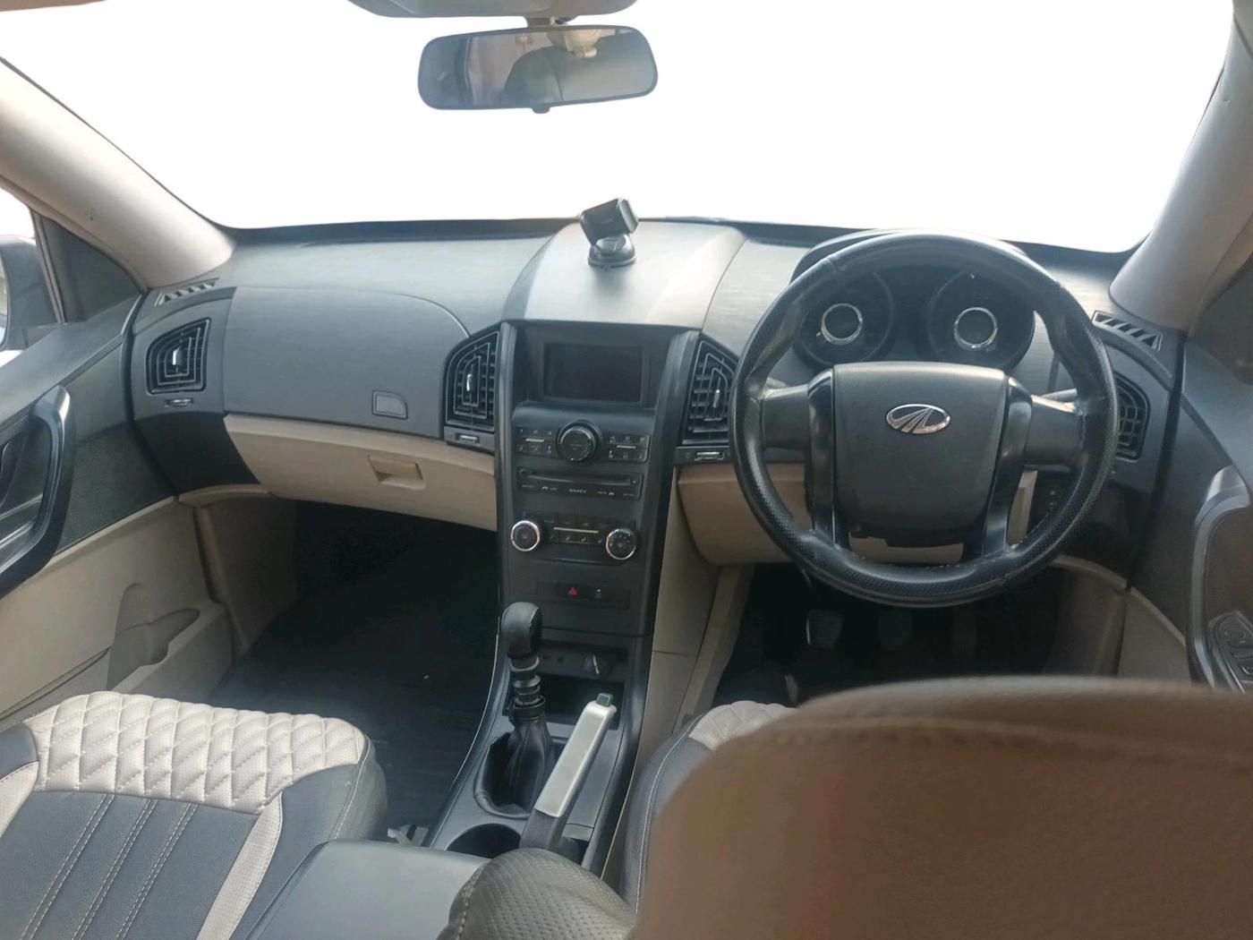 2016 Mahindra XUV500 W4 1.99, Diesel, Manual, 1,08,531 km, interior
