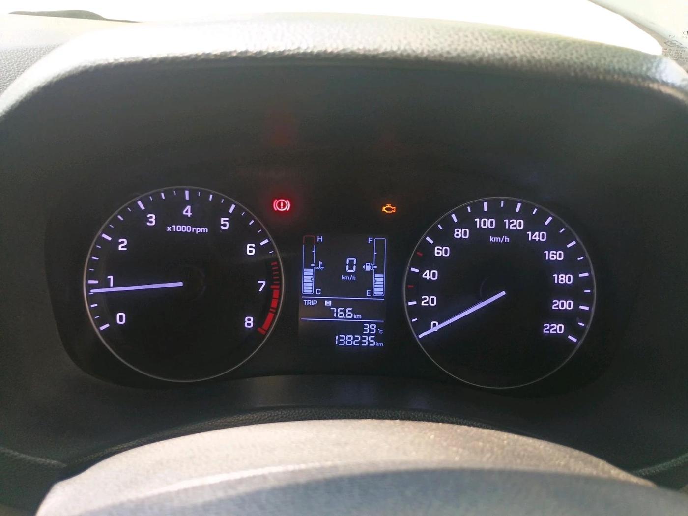 2017 Hyundai Creta E PLUS 1.6 PETROL, CNG, Manual, 1,38,235 km, interior
