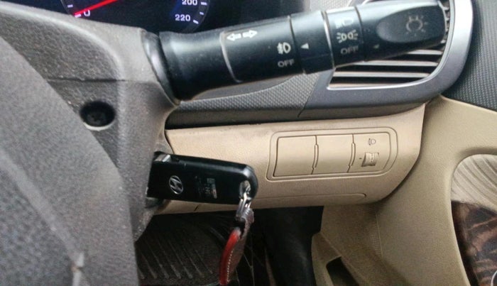 2011 Hyundai Verna FLUIDIC 1.6 VTVT EX, Petrol, Manual, 1,03,180 km, interior