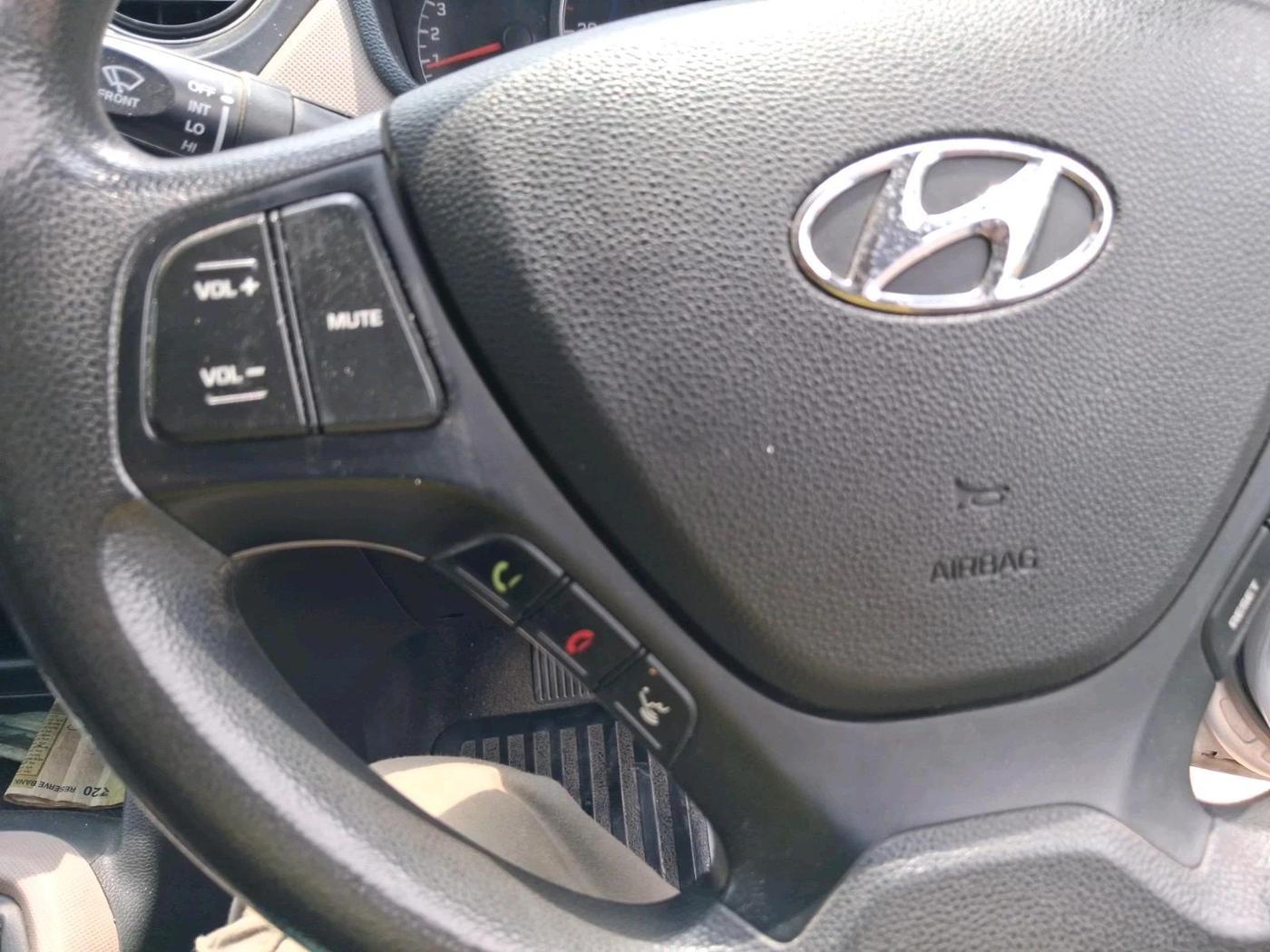 2018 Hyundai Grand i10 SPORTZ 1.2 KAPPA VTVT, CNG, Manual, 1,02,433 km, interior