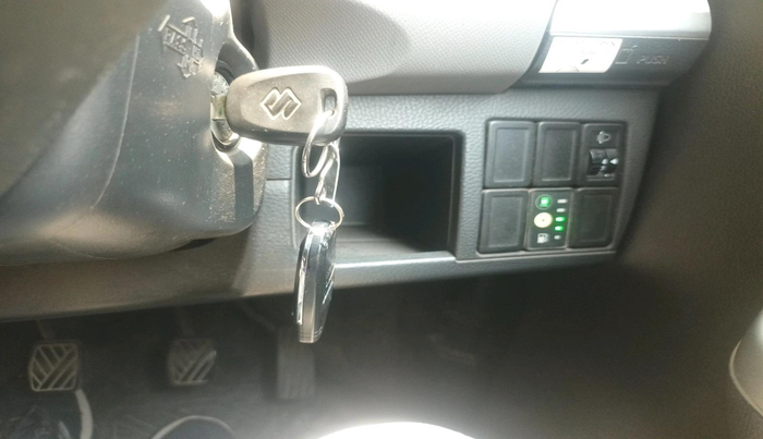 2011 Maruti Wagon R 1.0 LXI CNG, CNG, Manual, 1,38,846 km, interior