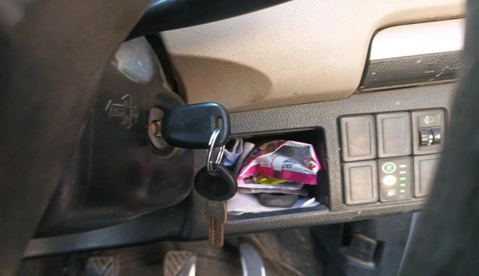 2013 Maruti Wagon R 1.0 LXI CNG, CNG, Manual, 1,22,769 km, interior