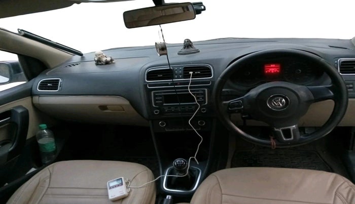 2014 Volkswagen Polo HIGHLINE1.2L, CNG, Manual, 1,24,521 km, interior