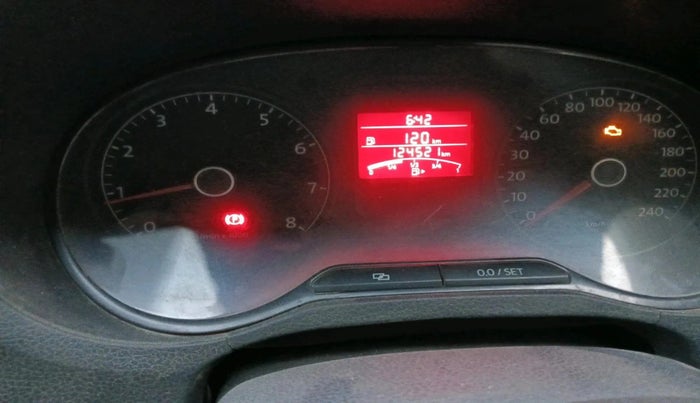 2014 Volkswagen Polo HIGHLINE1.2L, CNG, Manual, 1,24,521 km, interior