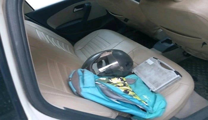 2014 Volkswagen Polo HIGHLINE1.2L, CNG, Manual, 1,24,521 km, interior