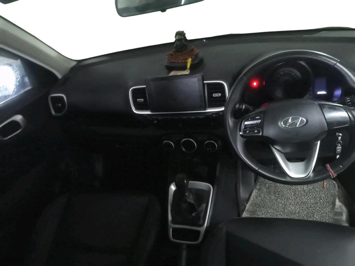 2022 Hyundai VENUE S+ 1.2, Petrol, Manual, 25,085 km, interior