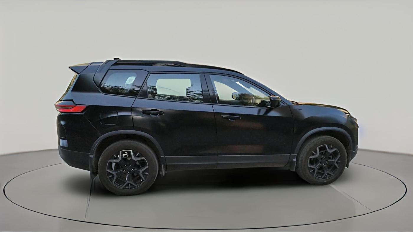 2025 Tata Safari Accomplished X Plus 7 STR Stealth Edition AT, Diesel, Automatic, 38,733 km, exterior