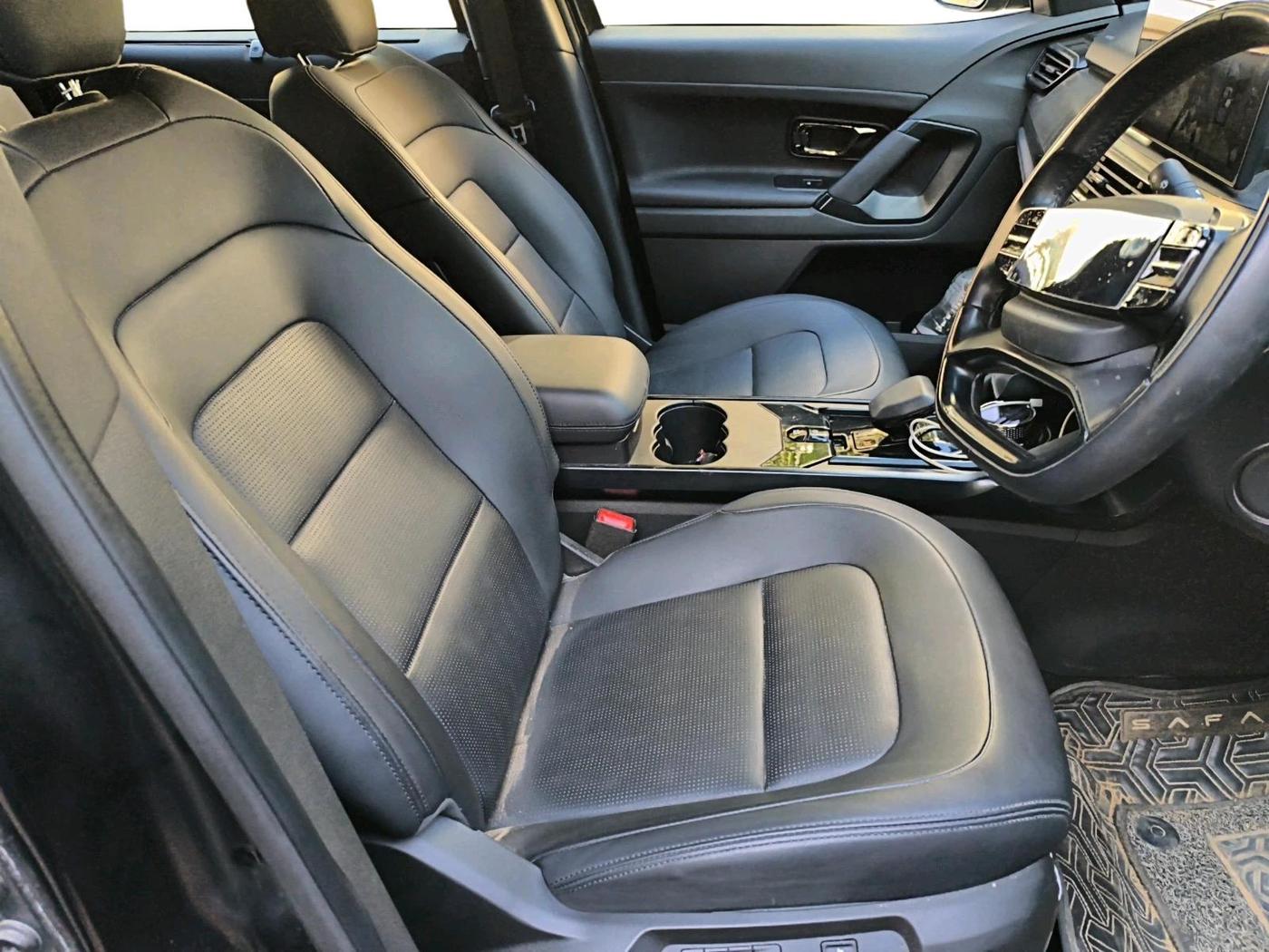 2025 Tata Safari Accomplished X Plus 7 STR Stealth Edition AT, Diesel, Automatic, 38,733 km, interior