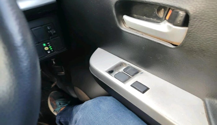 2016 Maruti Wagon R 1.0 LXI CNG, CNG, Manual, 1,03,399 km, interior