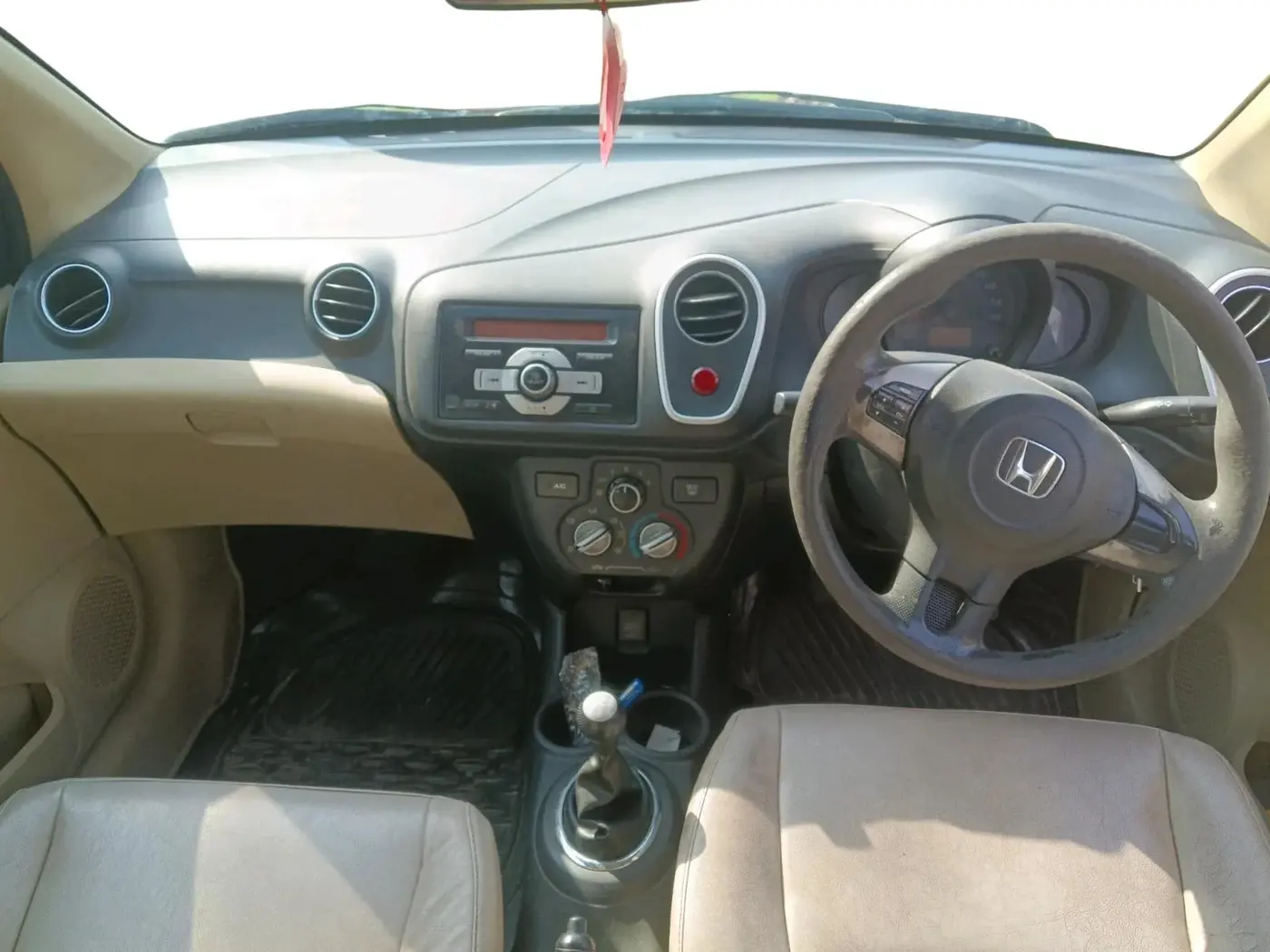 2014 Honda Mobilio 1.5L I-VTEC S, CNG, Manual, 2,19,428 km, interior