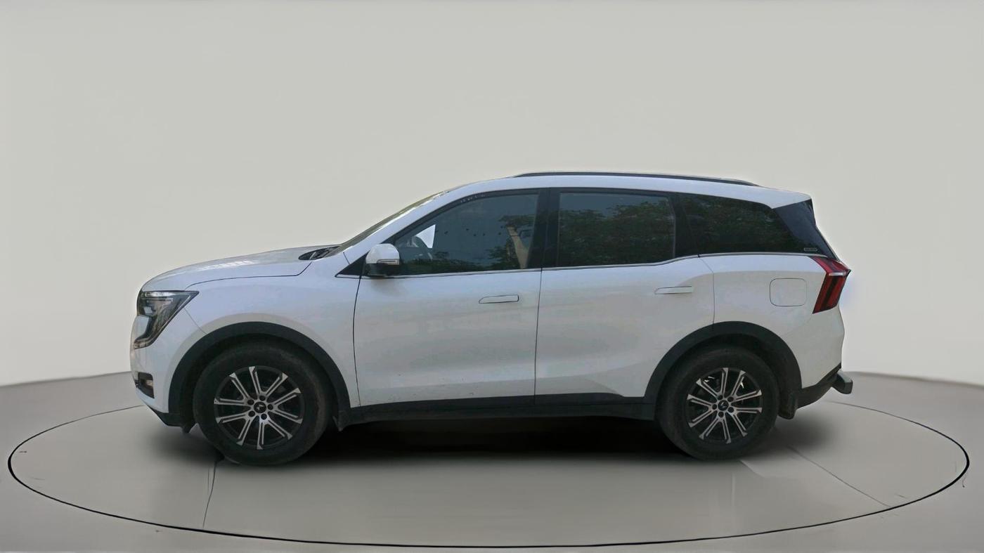 2025 Mahindra XUV700 AX 7 LUXURY D AT 7 STR, Diesel, Automatic, 66,099 km, exterior