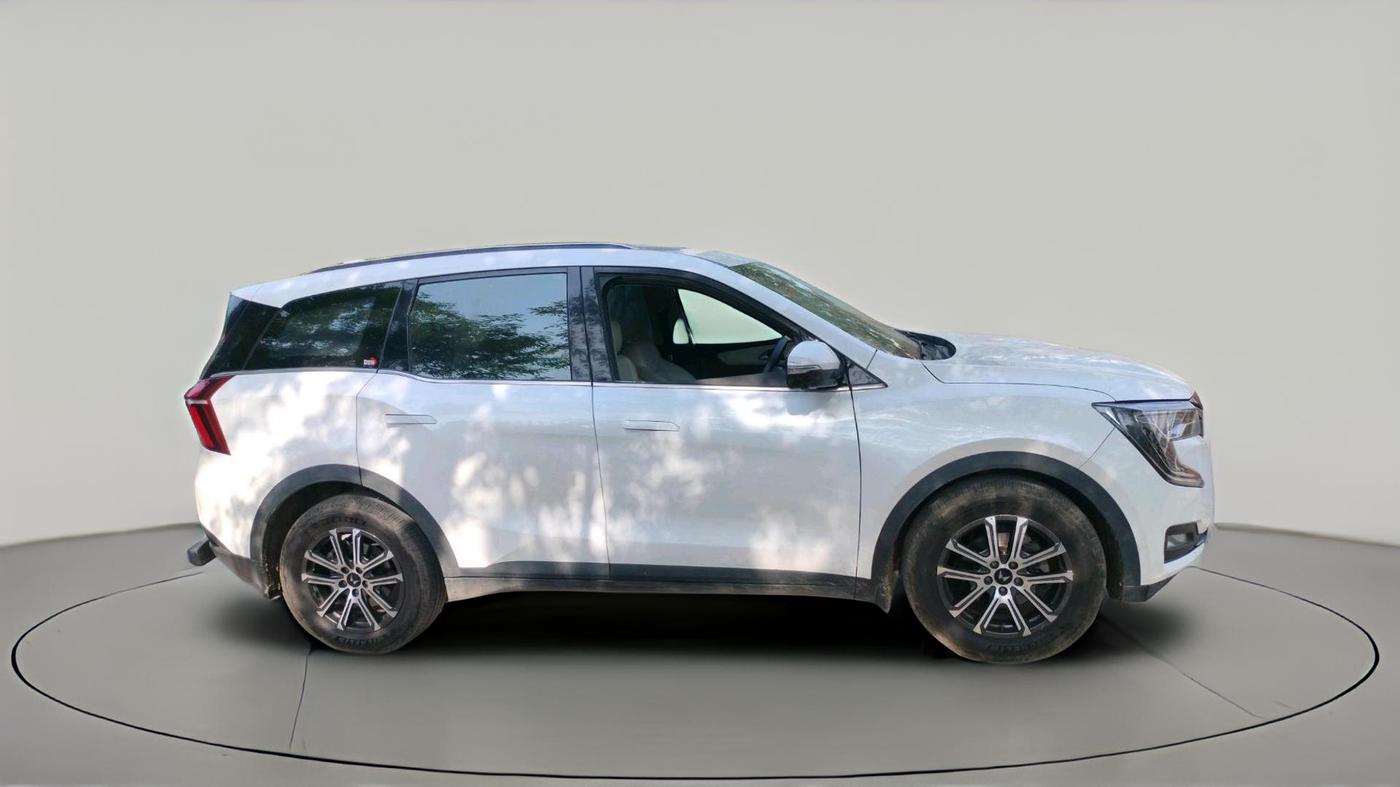 2025 Mahindra XUV700 AX 7 LUXURY D AT 7 STR, Diesel, Automatic, 66,099 km, exterior