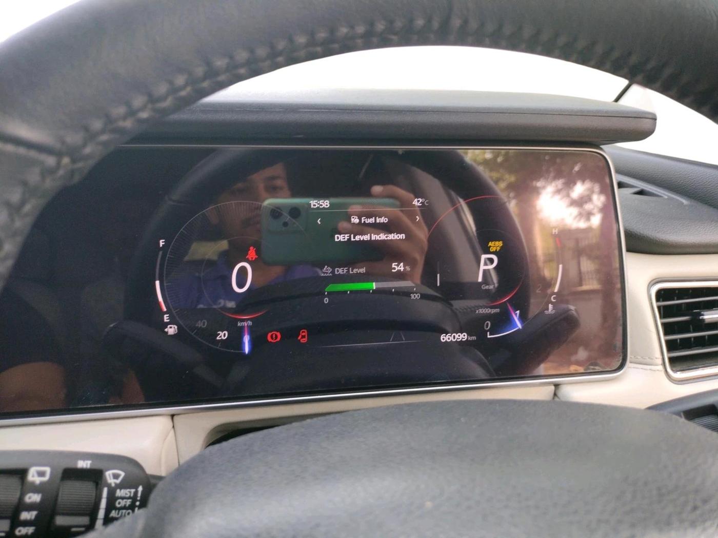 2025 Mahindra XUV700 AX 7 LUXURY D AT 7 STR, Diesel, Automatic, 66,099 km, interior