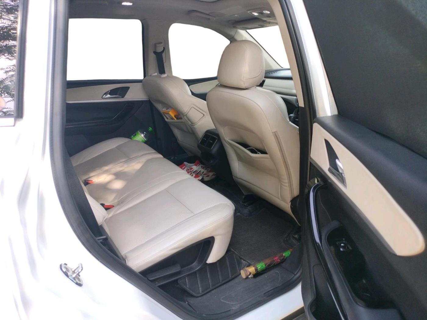 2025 Mahindra XUV700 AX 7 LUXURY D AT 7 STR, Diesel, Automatic, 66,099 km, interior