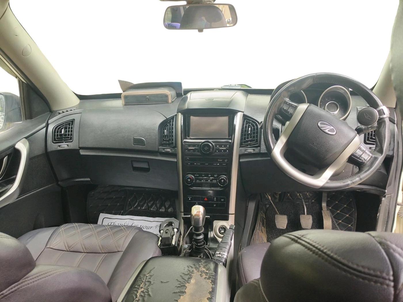 2018 Mahindra XUV500 W9, Diesel, Manual, 89,360 km, interior