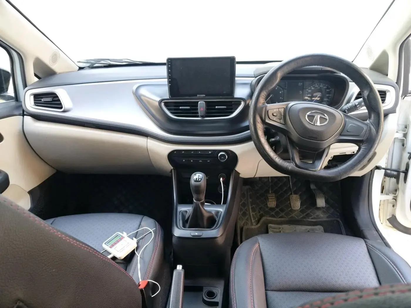 2023 Tata ALTROZ XM PETROL, Petrol, Manual, 26,701 km, interior
