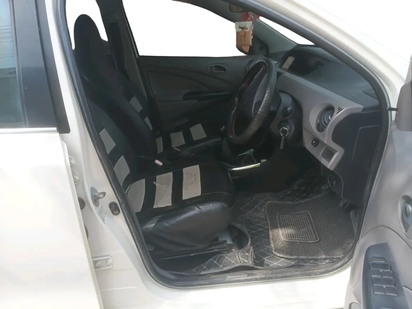 2011 Toyota Etios G, CNG, Manual, 1,82,431 km, interior