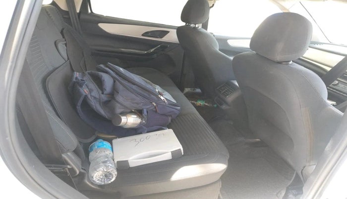 2023 Mahindra XUV700 AX 5 D MT 5 STR, Diesel, Manual, 26,154 km, interior