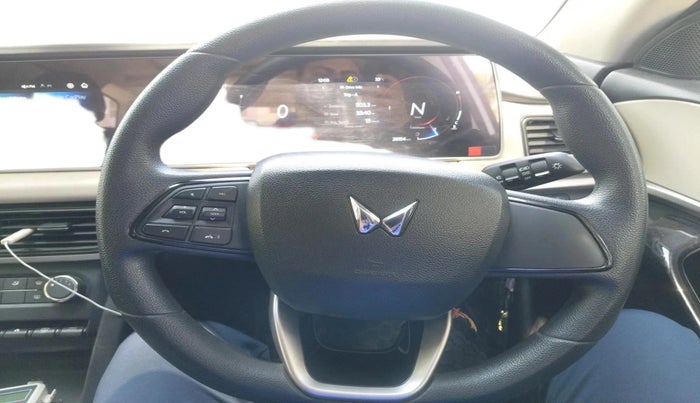 2023 Mahindra XUV700 AX 5 D MT 5 STR, Diesel, Manual, 26,154 km, interior